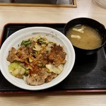 松屋 - 塩キャベツ豚丼（ライス半分）