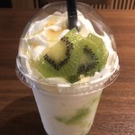 クラシオンカフェ - 柚子とキウイのフローズンラテ 810円