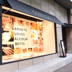 BARNEYS CAFE BY MI CAFETO - バーニーズニューヨークの3階へ