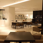 BARNEYS CAFE BY MI CAFETO - シンプル&モダンなインテリア