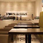 BARNEYS CAFE BY MI CAFETO - シンプル&モダンなインテリア