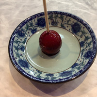 中国意境菜 白燕 - 糖葫芦かと思いきや、硬くない。中はフォアグラ。