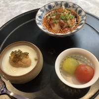 中国意境菜 白燕 - 手前左のピータン豆腐にウニはやや足しすぎかな