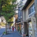 御菓子司 東寺餅 - 大宮通りに面しています