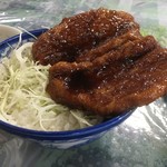 白孔雀食堂 - 名物カツ丼アップ