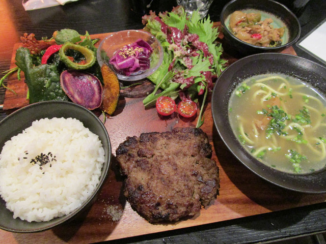 あむりたの庭 そして音楽 石垣市 定食 食堂 食べログ