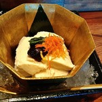 豆水楼 - 汲み上げおぼろ豆腐
      夏なので冷たい
      金糸玉子、椎茸、人参
      お豆腐はお代わりできます