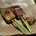 豆水楼 - 生麩の田楽
      抹茶生麩に白味噌
      もち麩に胡桃味噌