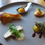 MAIN DINING by THE HOUSE OF PACIFIC - 前菜）秋刀魚と秋茄子バルサミコソース、鶏胸肉のトンナータソース、さつまいものキッシュ、南瓜のムース、生ハムと無花果のブルスケッタ