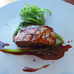 MAIN DINING by THE HOUSE OF PACIFIC - ガリシアポーク 栗 グリーンペッパーソースのアップ