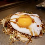 尾道 むらかみ - 焼くそば　豚入り　目玉焼きのせ