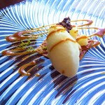 MAIN DINING by THE HOUSE OF PACIFIC - ラフランスと紅茶のパイユのアップ