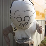 蕎麦 阿き津 - 駐車場にあったかかし