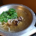 つる由 - 目の前のお鍋で調理してくれはります♪