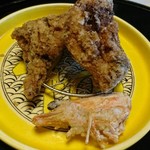 つる由 - 河豚の唐揚げと海老の頭ーと