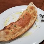 ALBERO - 食べ足りなかったので、追加で、大葉とシラスの包みピザを注文しました。