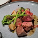 ALBERO - 仔羊モモ肉と野菜のロースト アンチョビ・ビネガーソース。