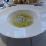 ビオディナミコ - キャベツと鶏出汁、オリーブオイルのスープ アンチョビで炒めたキャベツを忍ばせて1