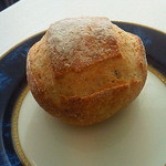 フレンチレストラン ミクニ サッポロ - 冬の大地と自然の恵みコースのパン