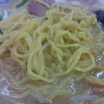 味の華龍 - 味噌らーめんの麺アップ