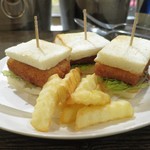 トリワイン ＰＩＫＯＳＨＨＨＵ - 鶏パテカツサンド