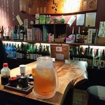 Kagoshima Men Hayato - テーブル席、右壁には鹿児島焼酎棚