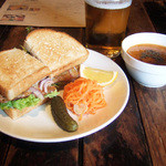 スパイスカフェ - サバサンド+レンズ豆のスープ(700円)