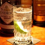 バー・バーンズ - Hendrick's Gin を使ったジントニック