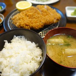 Tonkatsu Katsuyoshi - 特選ロースのご飯と味噌汁