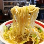 ちゃんぽん亭総本家 - 麺、持ち上げてみました♪