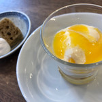 Chaini-Zu Daining Uro-Ran - デザート2品は、マンゴー杏仁豆腐とプーアルケーキ