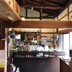 なたね - なたねの味の肝臓部。心臓部の厨房は奥にある
      ここ、奥さんのコーヒー作製空間だと思ってる