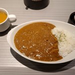 Maruakasaka Buiaipi- - 自家製こくうまカレー全景