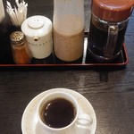 とんかつ料理　さち - ランチタイムは、セルフサービスのコーヒーを頂けます。