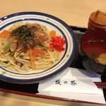 蟻の塔 - 焼きうどん（お汁粉またはあんみつをつけることもできます）