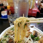 ラーメン お食事処 マルワン - 麺リフト