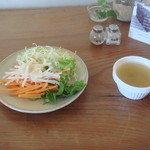 スパイスカフェ　ビージャ - サラダとスープ