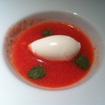RISTORANTE HiRo - ヨーグルトのジェラート苺ソースがけ