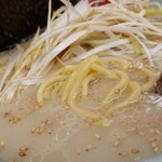 ラーメン山岡家 - 麺のアップです。