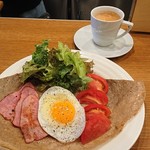 メゾンブルトンヌ　ガレット屋 - 朝食メニュー 英国スタイルセット(たまご・ベーコン・トマト)