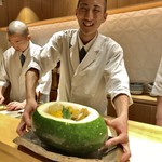 銀座 しのはら - お椀：冬瓜 鮑 赤雲丹 姫おくら