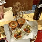 銀座 しのはら - 八寸：無花果の胡麻味噌焼き、卵真蒸、さつま芋の栂尾煮、スコティッシュサーモンの長芋巻き、蛸煮、蓮根酢漬け、衣かつぎ 大徳寺納豆射込み、フルーツトマト 黄身酢、合鴨ロース 粒マスタード、枝豆の紹興酒漬け、鶉玉子味噌漬けの松葉刺し、エリンギ辛煮