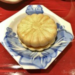 銀座 しのはら - フォアグラ マンゴー パッションフルーツの最中﻿