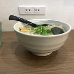 徳島ラーメン ふじい - 丼は深みのあるBタイプ