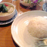 プロォーイ タイ料理 - グリーンカレーです。
