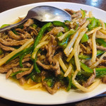 シュンシャン・春香 - 牛肉とピーマンの糸切り炒め