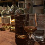 the BAR ACE - R1.9  ヴァルベニー17年ダブルウッド