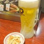 Tori Fuku - 生ビール中とお通しの柿ピー