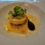 ベッラ・ヴィスタ - 絶品！紺碧のオマールブルーとブレス産若鶏のラヴィオリ仕立て　アルビュフェラソース