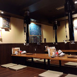 近江牛 焼肉竹 - 店内。
      広々としているので貸切だといいかも！ですね(*´꒳`*)